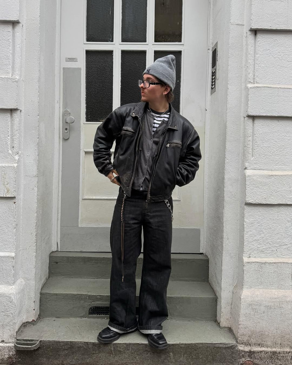 Men's Handmade Distressed Cowhide Leather Jacket: Retro Black Zip-Up Christmas Gift Idea