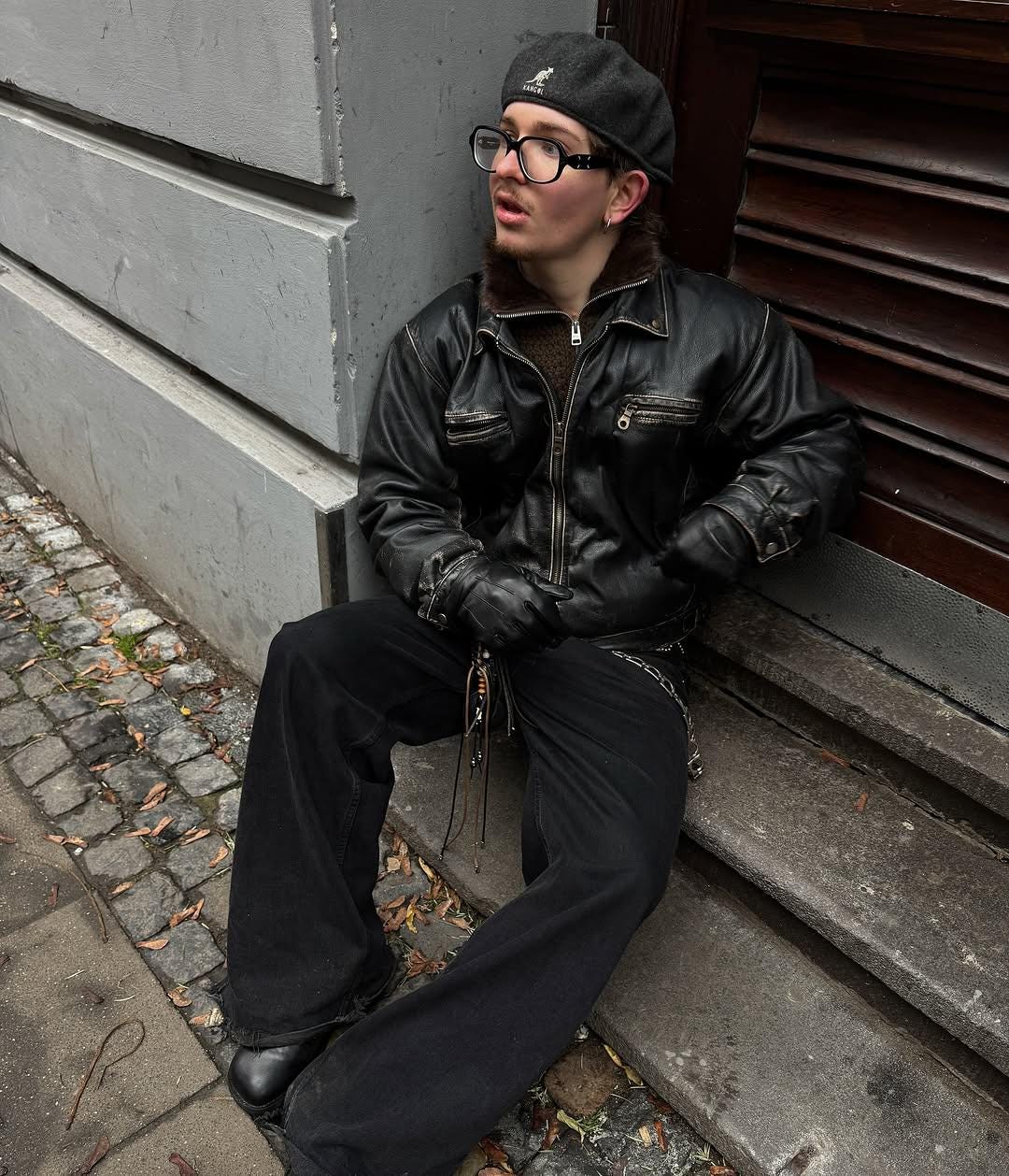 Men's Handmade Distressed Cowhide Leather Jacket: Retro Black Zip-Up Christmas Gift Idea