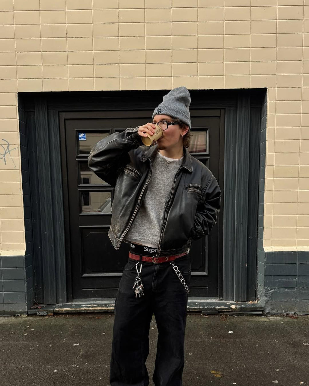 Men's Handmade Distressed Cowhide Leather Jacket: Retro Black Zip-Up Christmas Gift Idea